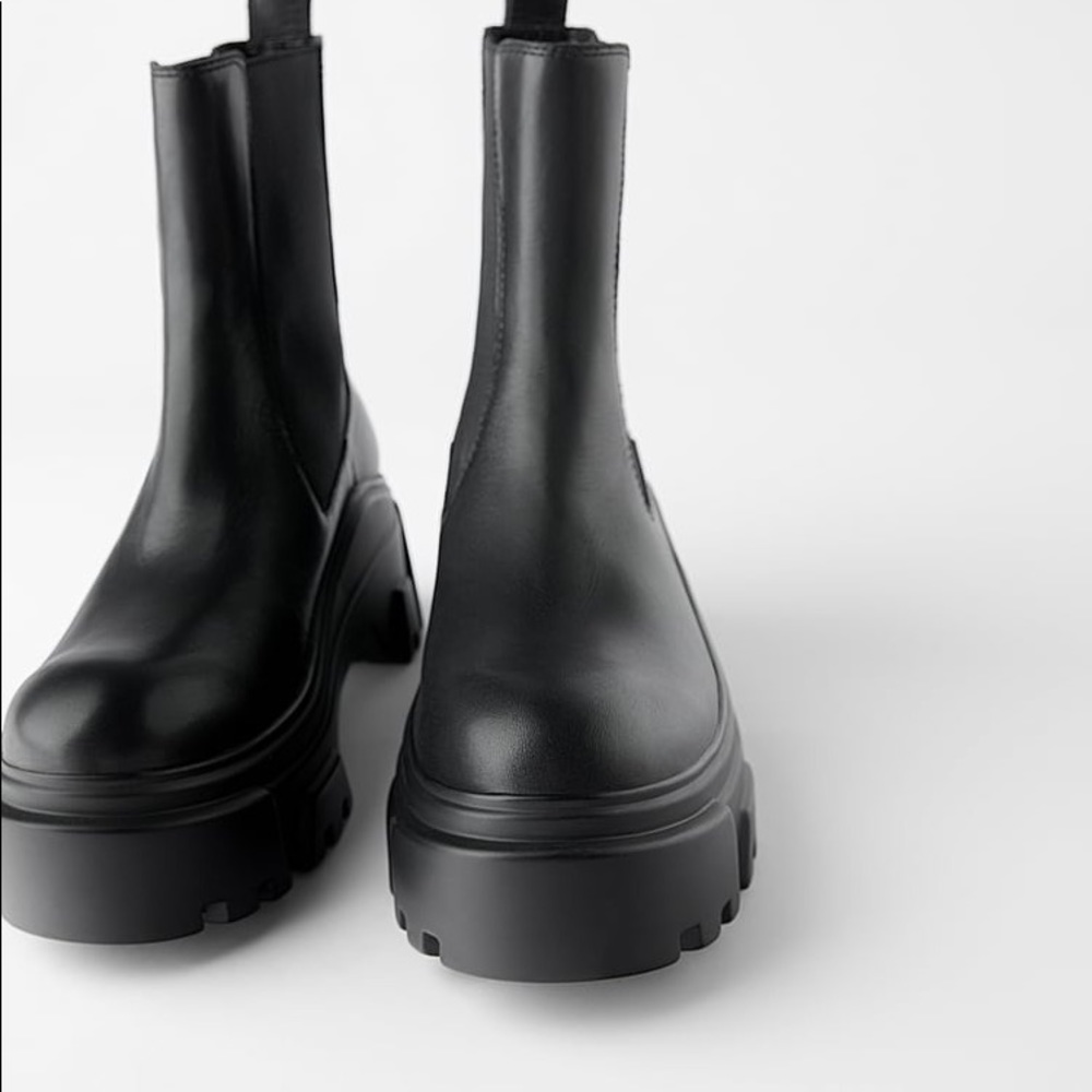 🖤ZARA Bloggers boots NIB Chunky lug soles